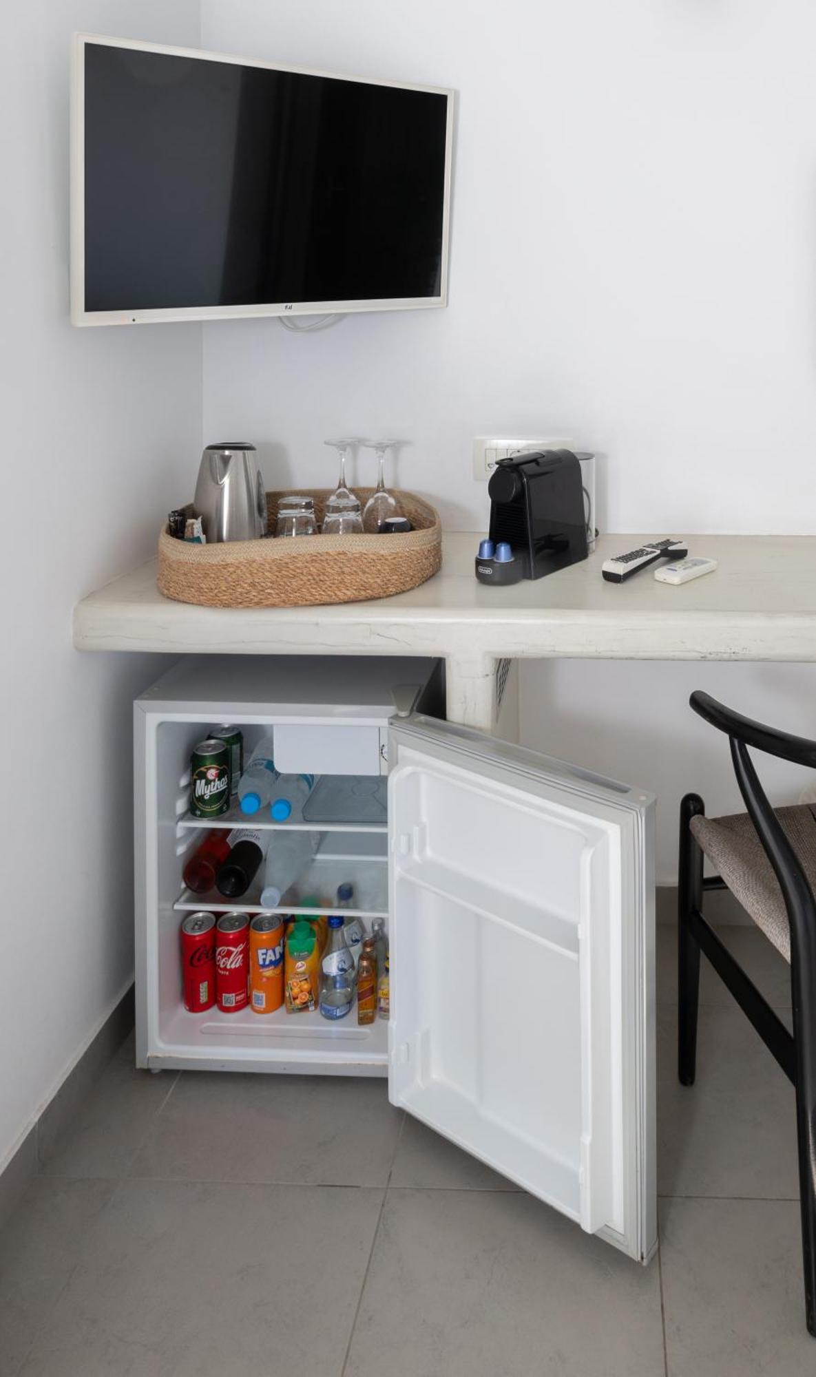 Amity Suites - Adults Only Fira  Room photo